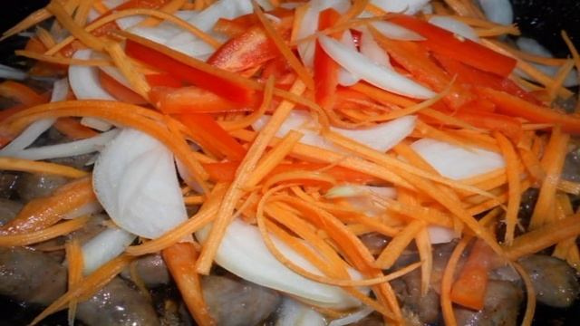 Куриные сердечки с овощами