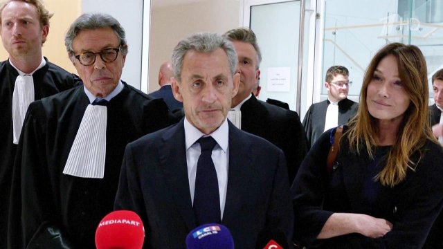 Экс-президент Франции Николя Саркози приговорен к пяти годам тюрьмы и штрафу в 100 тысяч евро