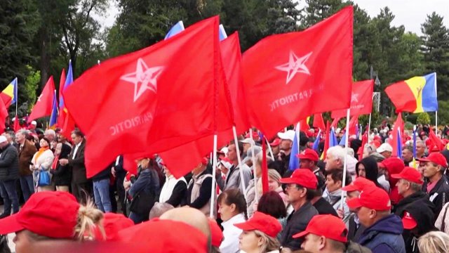 В Кишиневе в преддверии парламентских выборов тысячи человек вышли на марш