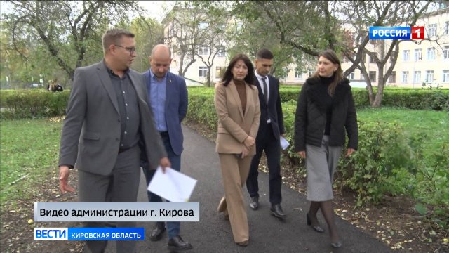 Представители министерств образования и строительства осмотрели школу № 73 в Лянгасово