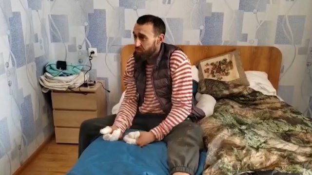 Спасенный на Урале турист получил ожоги рук, отбиваясь от волков горящими поленьями
