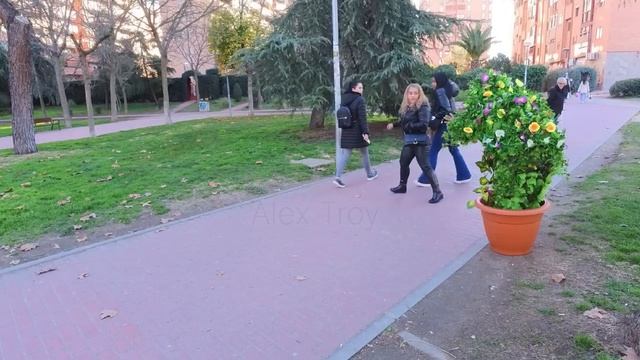 Bushman Prank_ Scaring People in Parquesur !!!