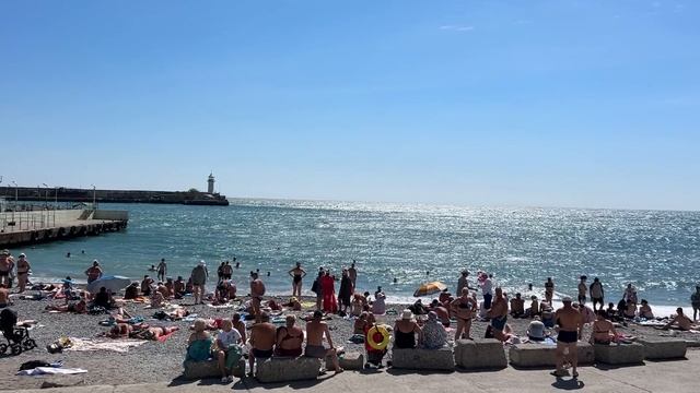 Ялта. Пляж возле Часовни. Набережная им.В.И.Ленина. 06.09.2025. Крым. Crimea. Yalta.