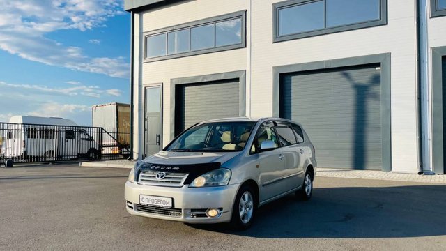 Toyota Ipsum, 2002 год