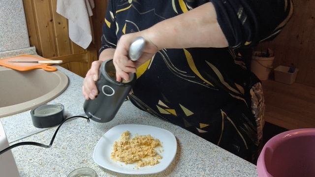Приправы на зиму, всё хорошо, кроме чеснока. 
Легче купить.