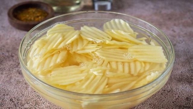 Картофельные чипсы