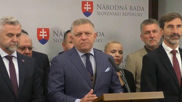 Парламент Словакии внес поправку в Конституцию страны, которая признает только два пола