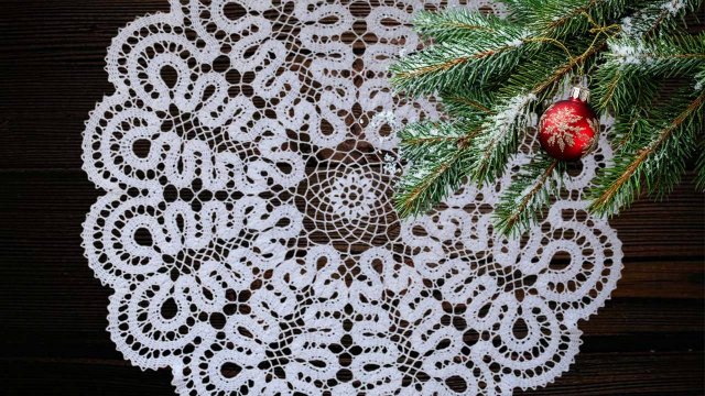 Салфетка "Хоровод елочек" - брюггское кружево. Часть 1