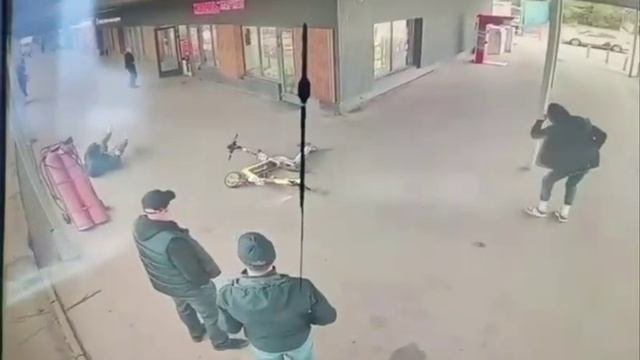 Встреча двух самокатчиков