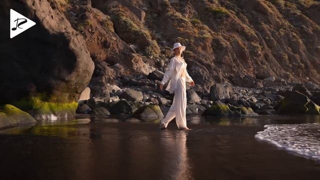 Costa Mee – Close To Your Heart