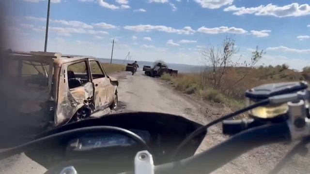 Одна из дорог снабжения в зоне проведения СВО 👀