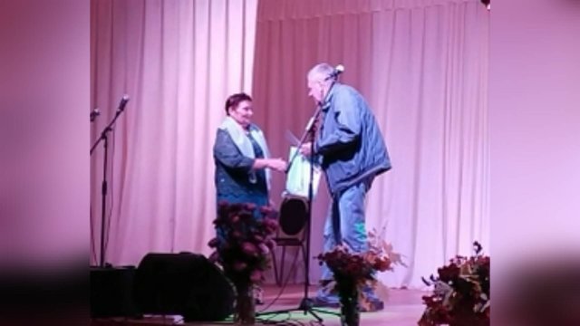 Вера Максимовна Сайкова поздравляет с Днем пожилого человека.