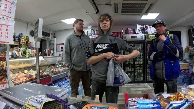 Добытчик и администрация, Променял на наркоту, Отрезали электричество,безумный рацион,раздавил кота'