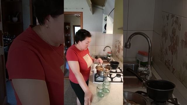 Получилось две баночки белых грибов 😊