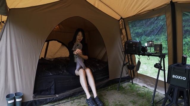 РАЗБИВАЕМ ЛАГЕРЬ ПОД ДОЖДЕМ , СТРОИМ БАЗОВОЕ УКРЫ