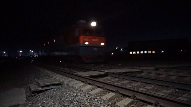 Электровоз ЭП1-145 одиночкой.