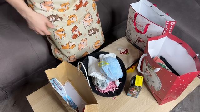 ЧТО МНЕ ПОДАРИЛИ? ОТКРЫВАЮ ПОДАРКИ!