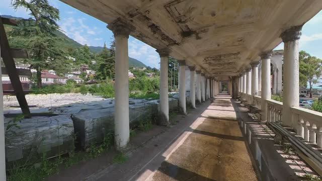 Заброшенная железнодорожная станция Гагрипш в Абхазии, Гагра