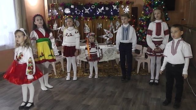 Детский коллектив  "Весёлые нотки" .   Руководитель -  Ручкина И. Н.