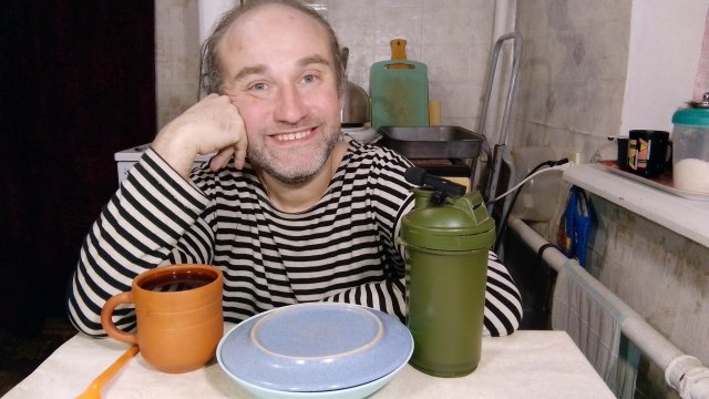 ужин с Рыжулей. поборы с сельских жителей при СССР. мукбанг. обжор. еда на камеру. диета. шизофрения