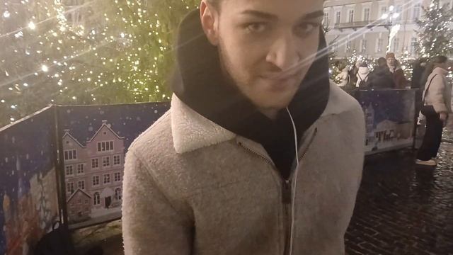 ТАНЦОР САША ТАНЦУЕТ НА ДВОРЦОВОЙ ПЛОЩАДИ