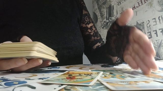 Выйдет ли он на связь в ближайшее время? Расклад Таро