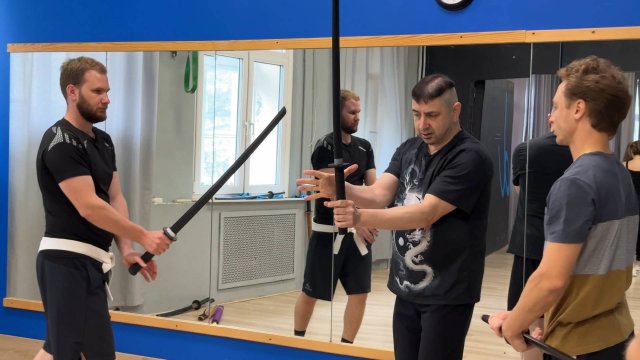 Японское фехтование мечом - как правильно держать катану в школе кендзюцу Katana Club