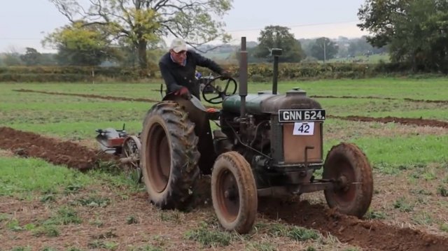 ЭТО ВИДЕО НАБРАЛО 1 МЛН ПРОСМОТРОВ! Трактора 1950-ых! Как новые! #25