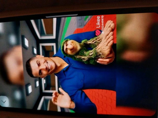 СИДИМ С ЛПШКОЙ И ЕДИМ В СТОЛОВОЙ