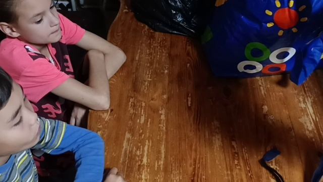 Распаковка огромной посылки/ Обзор посвлки от Лилии/Дети рады!