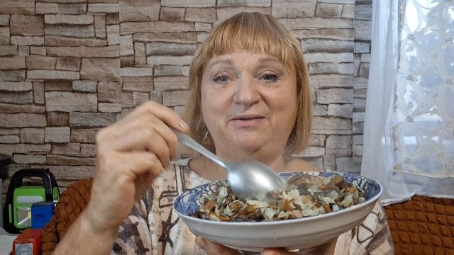 Я на хозяйстве....готовлю.вкусняхи....