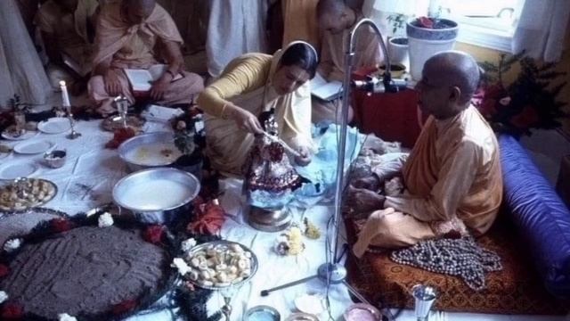 Лекция Шрилы Прабхупады 23.10.1973, Бомбей.  БГ 13.24. Решение проблем жизни.