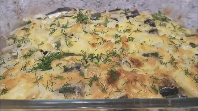 Запеченная рыба (салака) в духовке целиком с луком и майонезом