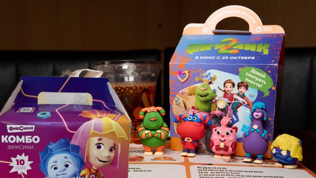 Обзор на игрушки Финник 2 во вкусно и точка и Фиксики в Rostic’s