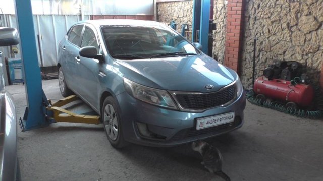 Замена сайлентблоков задней балки на Kia Rio 1,4 Киа Рио 2013 года