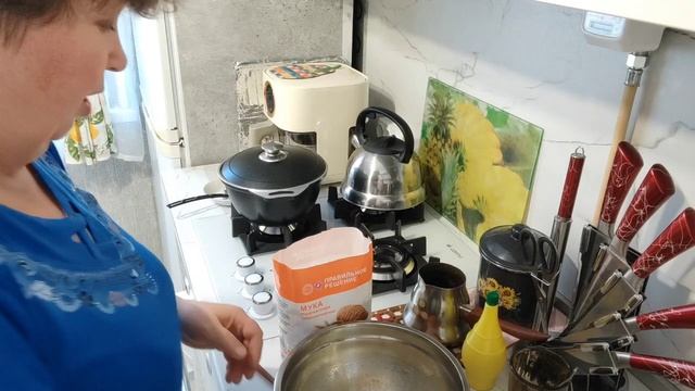 Готовлю плов на работу.Ставлю тесто на мини-пиццы.