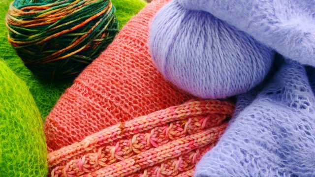 ВЯЗАНИЕ... КАК ЖЕ Я ЛЮБЛЮ ПРЯЖУ И НАШЕ  ЧУДЕСНОЕ ХОББИ!