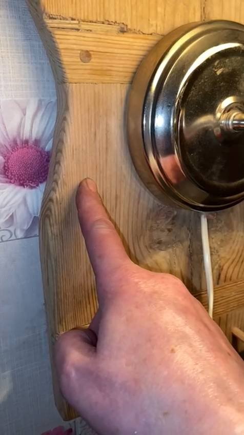 Алексей включил ии и установил арт объект.