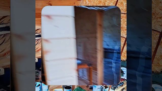 1000038431.mp4 (Собака смотрит на монтаж электропроводки (распайку э/коробок) в доме А-фрейм)