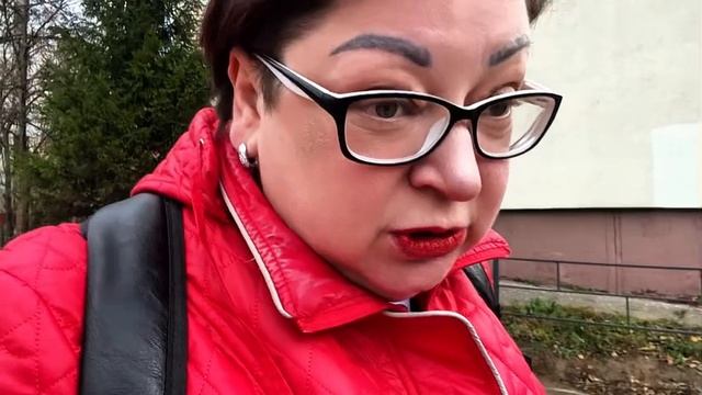 День, как день и не больше/Жду трамвая на работу/Все же надо темные кроссовки