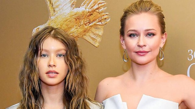 Юлия Пересильд высказалась о певческой карьере дочери: "Пока рано"