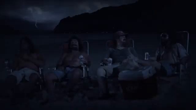 Смешная и стильная реклама пива - напиться до чертиков