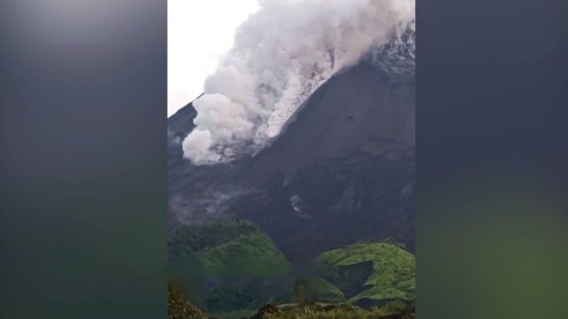 Вулкан Мерапи активизировался в Индонезии