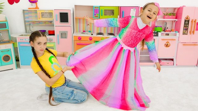 Николь и Милана учатся идти на компромисс и делиться, когда обе хотят одинаковое платье!