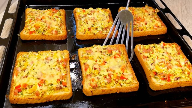 Любим простые завтраки: включаю духовку и все знают - скоро будет вкусно!