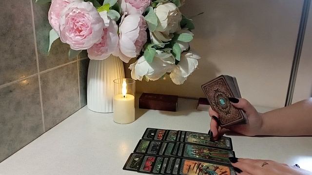 Таро / ПОГАДАЕМ НА МУЖЧИНУ 💕 мысли чувства действия #таро #гадания