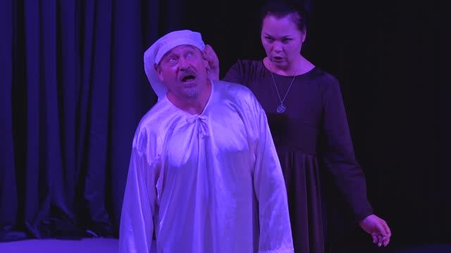 "Спектакли, спектакли..."