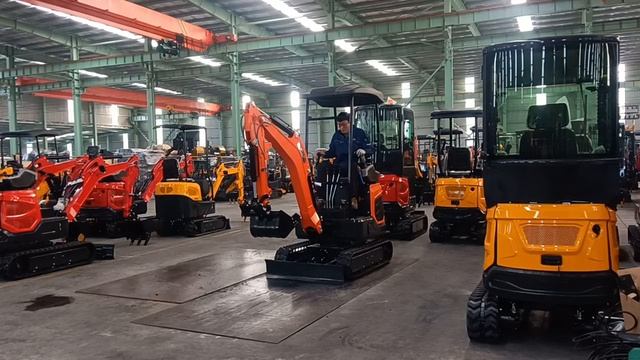 Видео обзор на Китайский Экскаватор HT18