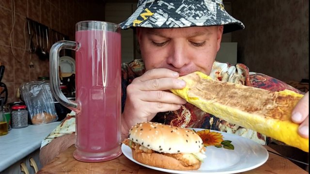 МУКБАНГ шаурма с курицей и шеф бургер /ОБЖОР/обед/мокпанроссия