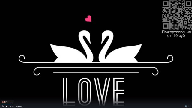 Красивая девушка на пляже.